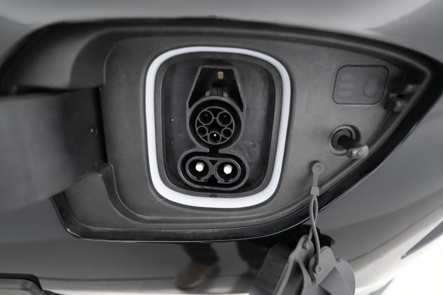 2023 Hyundai Kona Electric — photo 8 of 23