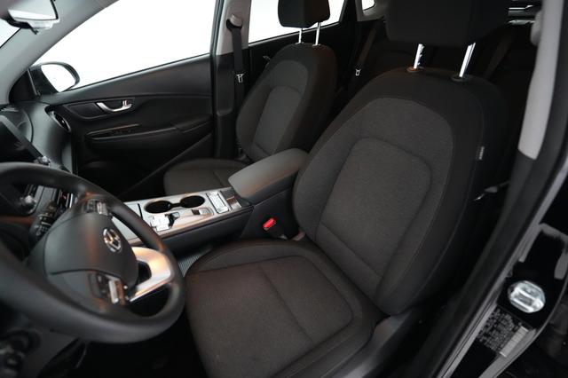 2023 Hyundai Kona Electric — photo 3 of 23