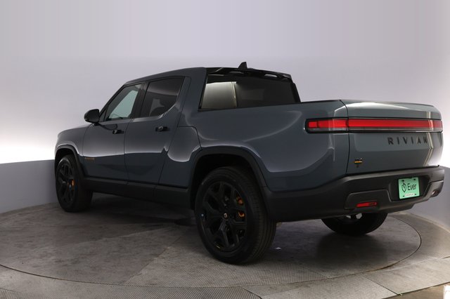 2025 Rivian R1T — photo 13 of 24