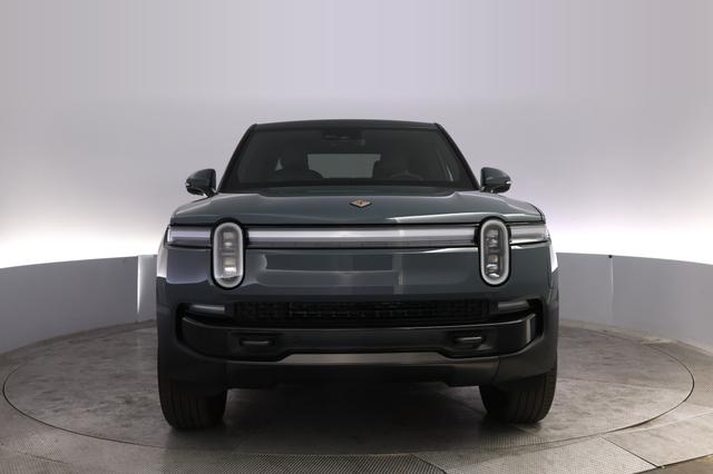 2025 Rivian R1T — photo 9 of 24