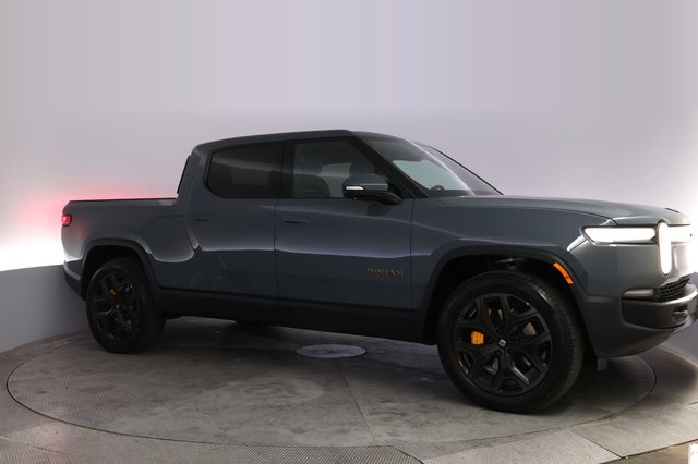 2025 Rivian R1T — photo 11 of 24