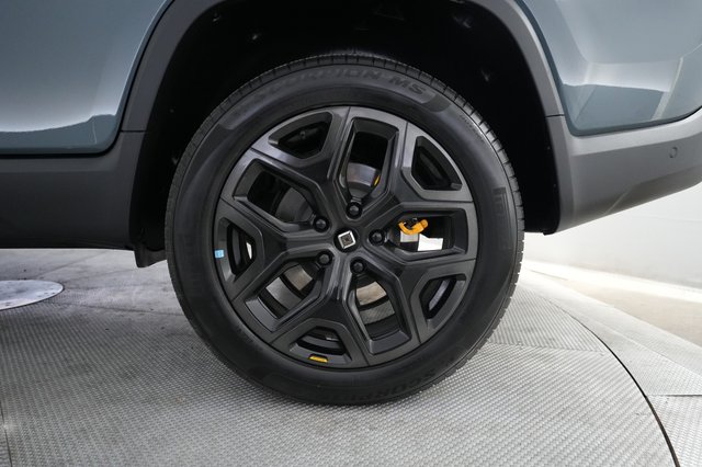 2025 Rivian R1T — photo 7 of 24