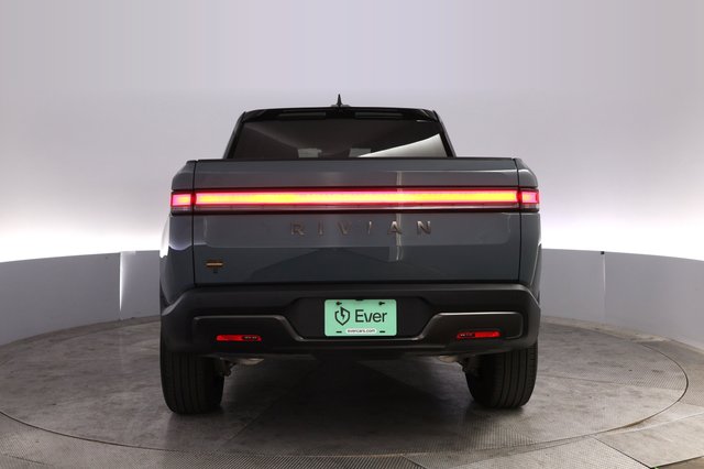 2025 Rivian R1T — photo 12 of 24