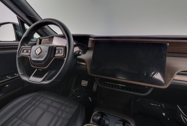 2025 Rivian R1T — photo 20 of 24