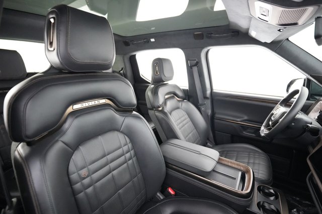 2025 Rivian R1T — photo 18 of 24