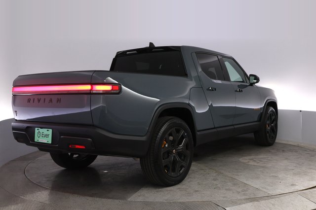 2025 Rivian R1T — photo 2 of 24