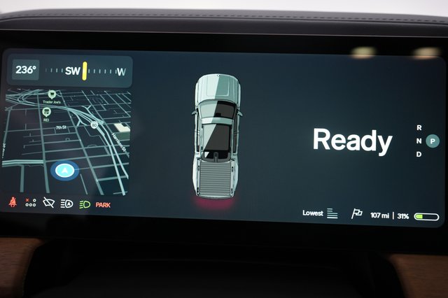 2025 Rivian R1T — photo 21 of 22