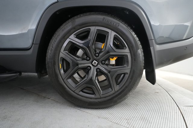 2025 Rivian R1T — photo 7 of 22