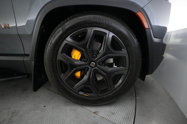 2025 Rivian R1T — photo 16 of 22