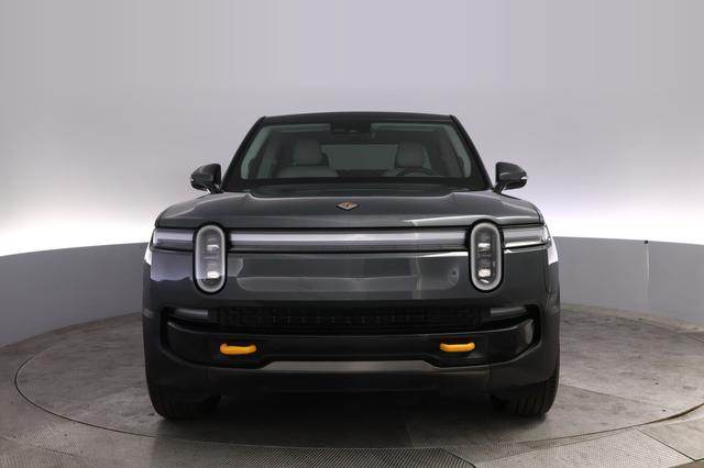 2025 Rivian R1T — photo 9 of 22