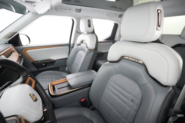 2025 Rivian R1T — photo 3 of 22