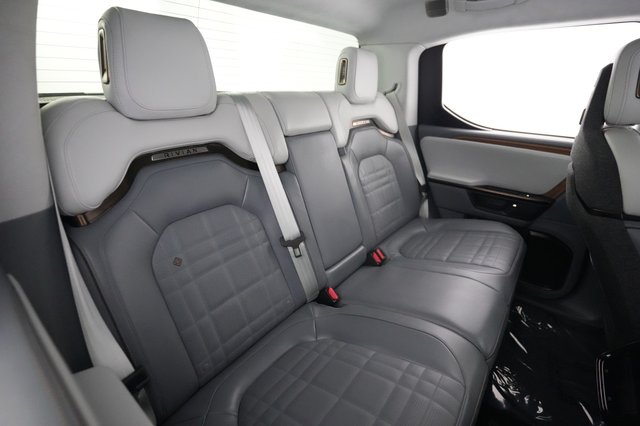 2025 Rivian R1T — photo 4 of 22