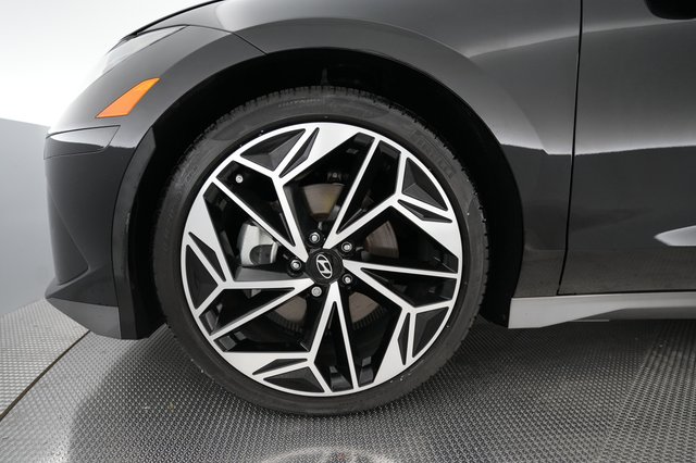 2025 Hyundai IONIQ 6 — photo 14 of 21