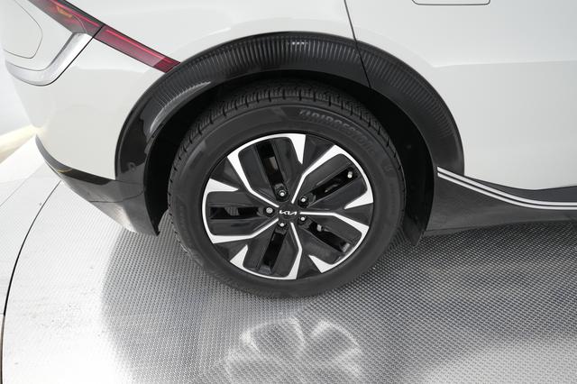2023 Kia EV6 — photo 7 of 19