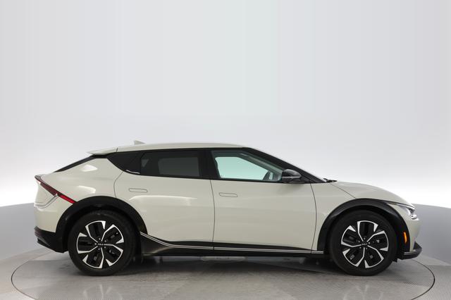 2023 Kia EV6 — photo 10 of 19