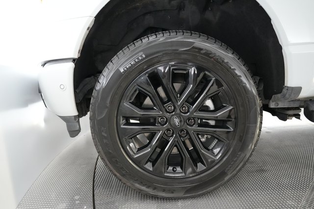 2023 Ford F-150 Lightning — photo 10 of 17