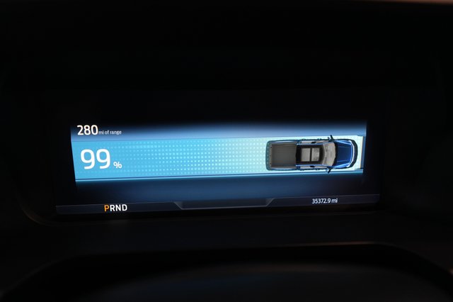 2023 Ford F-150 Lightning — photo 5 of 17