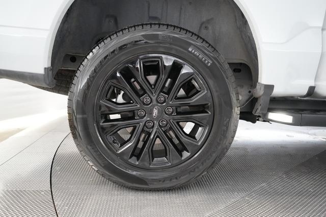 2023 Ford F-150 Lightning — photo 7 of 17