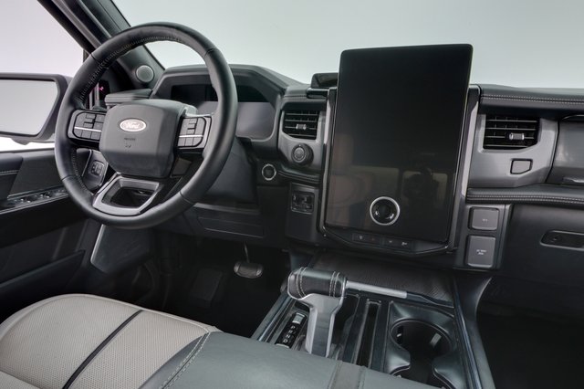 2023 Ford F-150 Lightning — photo 14 of 17