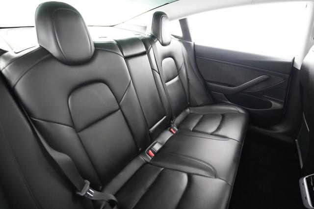 2020 Tesla Model 3 — photo 4 of 22