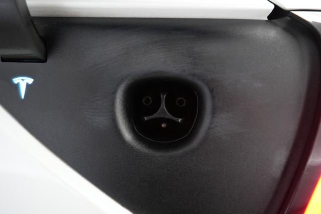 2020 Tesla Model 3 — photo 8 of 22