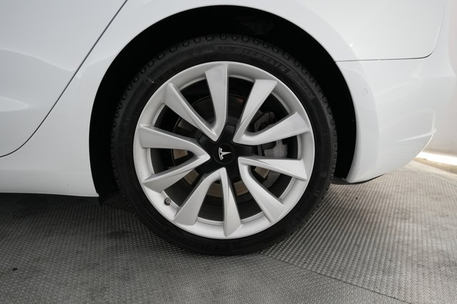 2020 Tesla Model 3 — photo 7 of 22