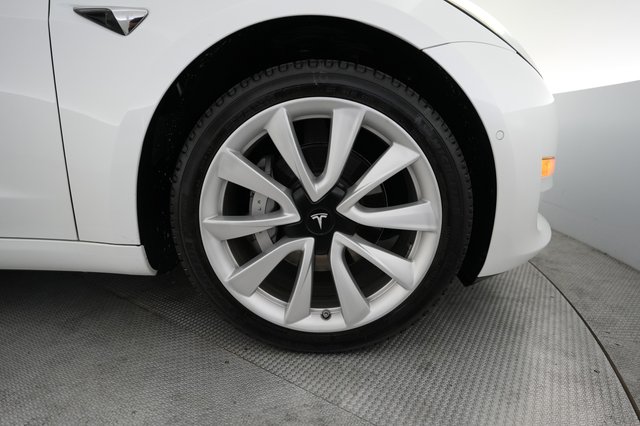 2020 Tesla Model 3 — photo 16 of 22