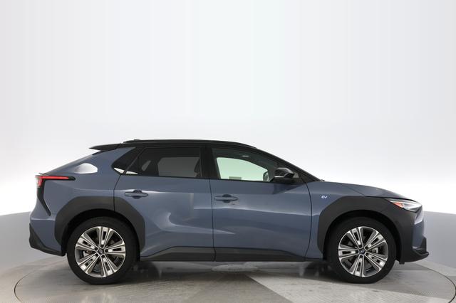 2023 Subaru Solterra — photo 10 of 18