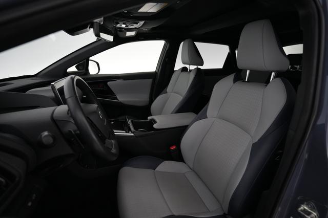 2023 Subaru Solterra — photo 3 of 18