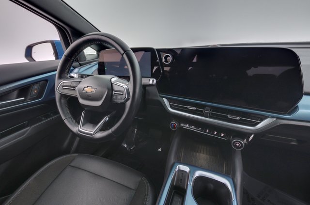 2024 Chevrolet Equinox EV — photo 20 of 27