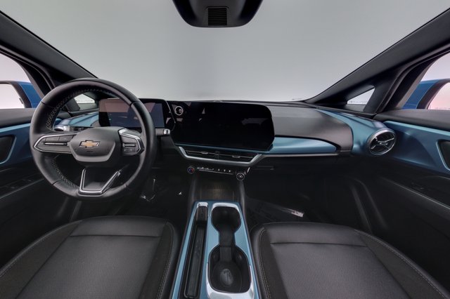 2024 Chevrolet Equinox EV — photo 21 of 27