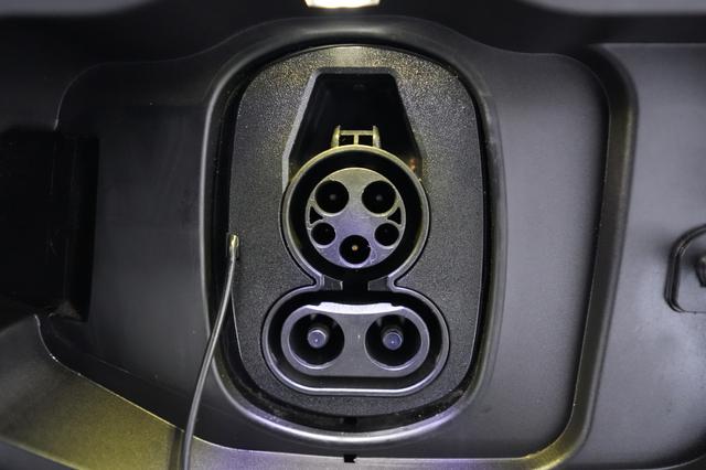 2024 Chevrolet Equinox EV — photo 8 of 27