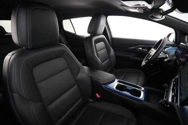 2024 Chevrolet Equinox EV — photo 18 of 27