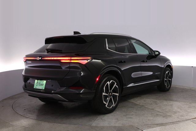 2024 Chevrolet Equinox EV — photo 2 of 23