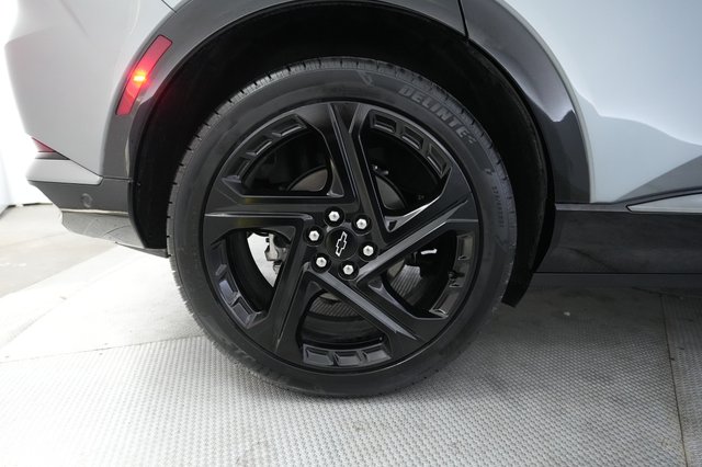 2024 Chevrolet Equinox EV — photo 17 of 20