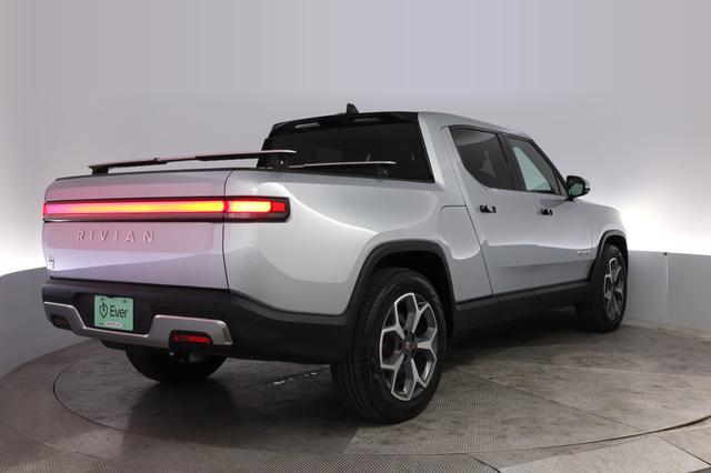 2024 Rivian R1T — photo 2 of 22
