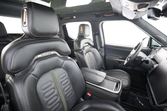2024 Rivian R1T — photo 18 of 22