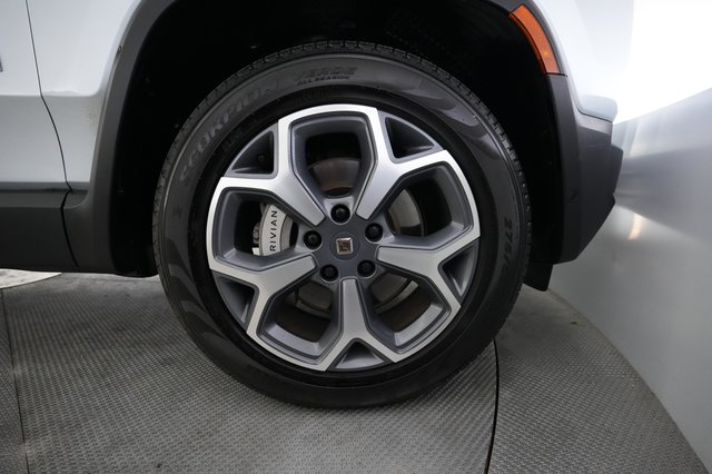 2024 Rivian R1T — photo 16 of 22