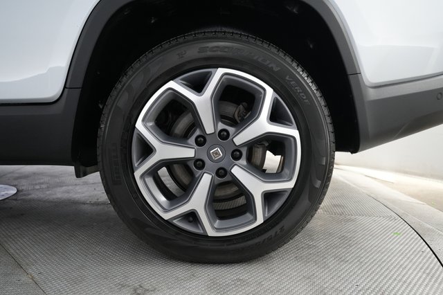 2024 Rivian R1T — photo 7 of 22