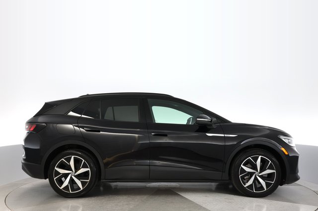 2023 Volkswagen ID.4 — photo 10 of 18