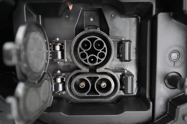 2023 Subaru Solterra — photo 8 of 21