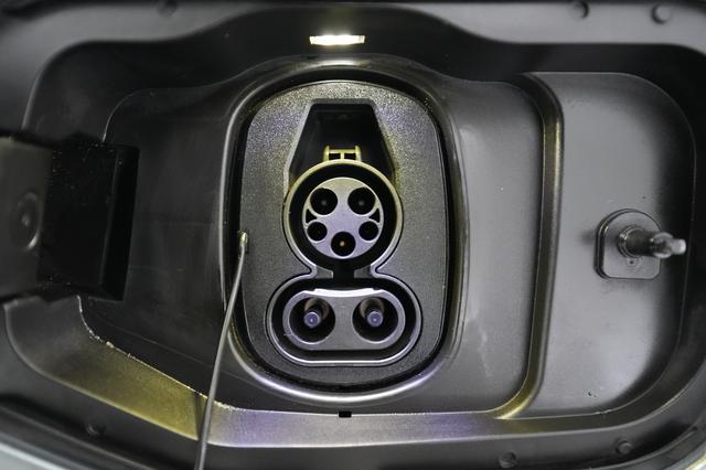 2024 Chevrolet Equinox EV — photo 8 of 22