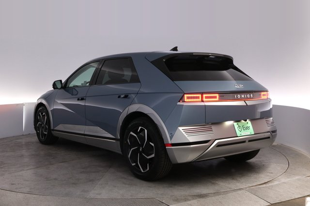 2024 Hyundai IONIQ 5 — photo 13 of 24