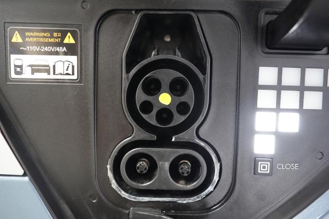 2024 Hyundai IONIQ 5 — photo 8 of 24