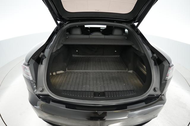 2022 Tesla Model S — photo 6 of 21