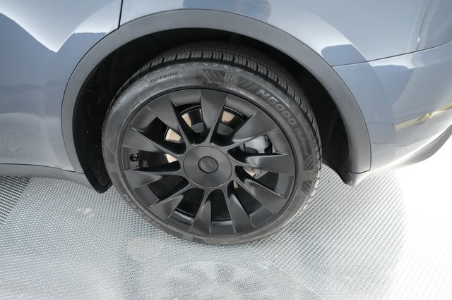 2020 Tesla Model Y — photo 15 of 21