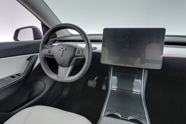 2020 Tesla Model Y — photo 18 of 21