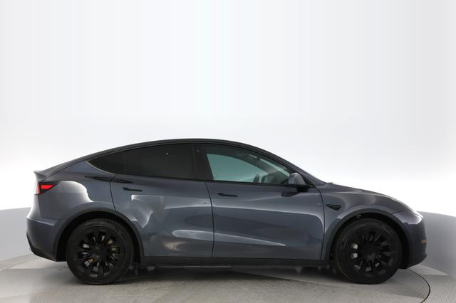 2020 Tesla Model Y — photo 10 of 21