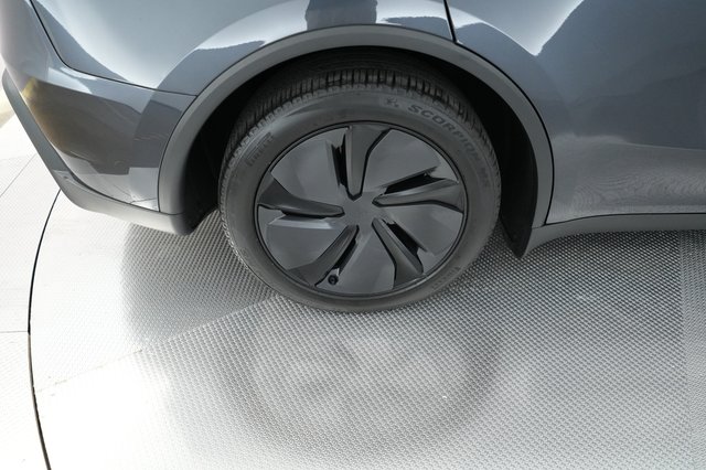 2026 Tesla Model Y — photo 13 of 22