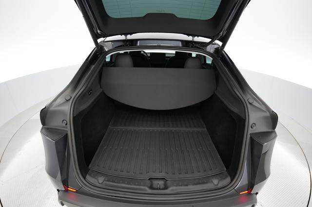 2026 Tesla Model Y — photo 6 of 22